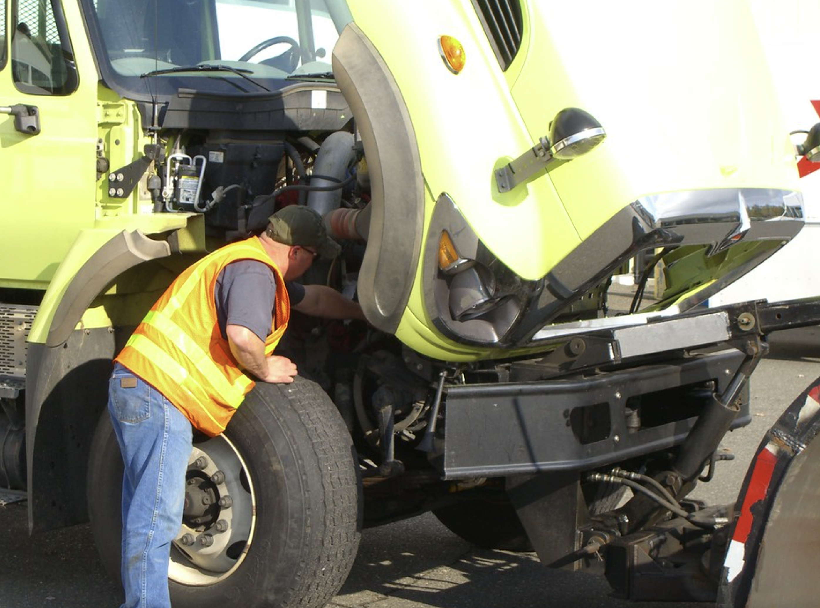 this image shows mobile truck repair in La Jolla, CA