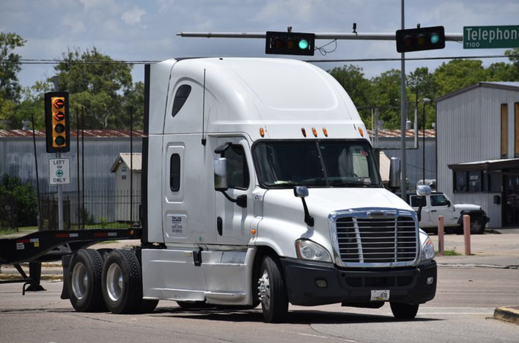 this image shows mobile truck repair in La Mesa, CA